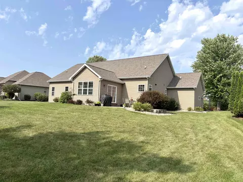 Exterior - 2701 E Glenhurst Ln, Appleton, WI 54913 photo 2 of 9