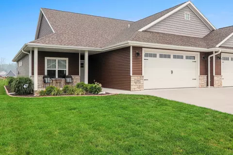 2360 Hidden Winds Ln, Green Bay, WI 54303