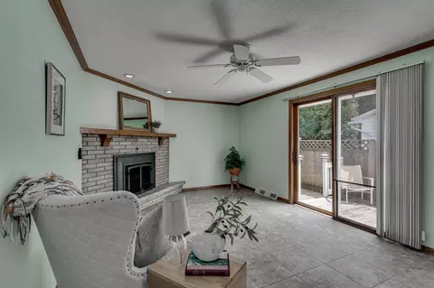 Living - 915 E Grant St, Appleton, WI 54911 photo 8 of 9