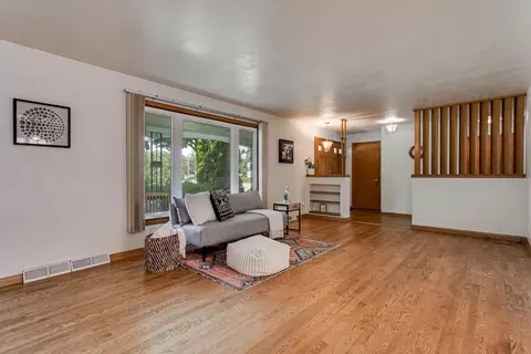 Living - 915 E Grant St, Appleton, WI 54911 photo 1 of 9