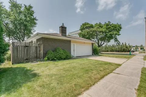 Exterior - 915 E Grant St, Appleton, WI 54911 photo 5 of 6