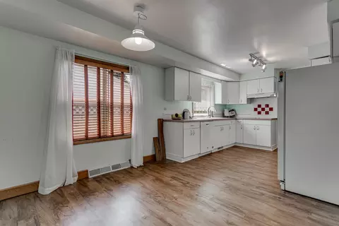 Kitchen - 915 E Grant St, Appleton, WI 54911 photo 4 of 5