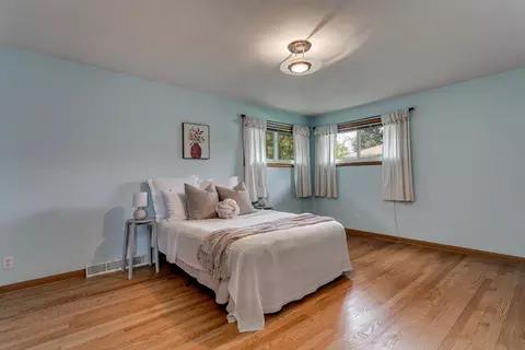 Bedroom - 915 E Grant St, Appleton, WI 54911 photo 2 of 10