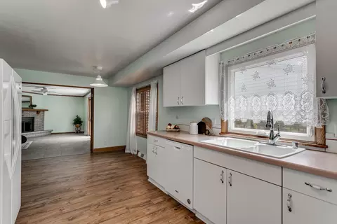 Kitchen - 915 E Grant St, Appleton, WI 54911 photo 5 of 5