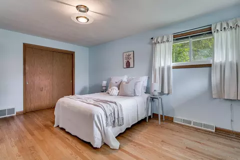 Bedroom - 915 E Grant St, Appleton, WI 54911 photo 1 of 10