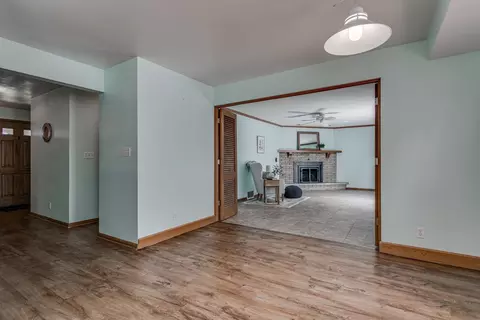 Living - 915 E Grant St, Appleton, WI 54911 photo 5 of 9