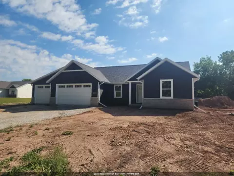 1005 Lotus Trl, Menasha, WI 54952