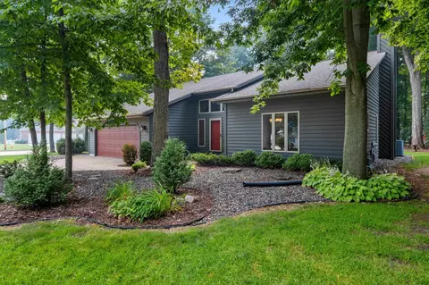 2043 Autumn Leaves Cir, Green Bay, WI 54313