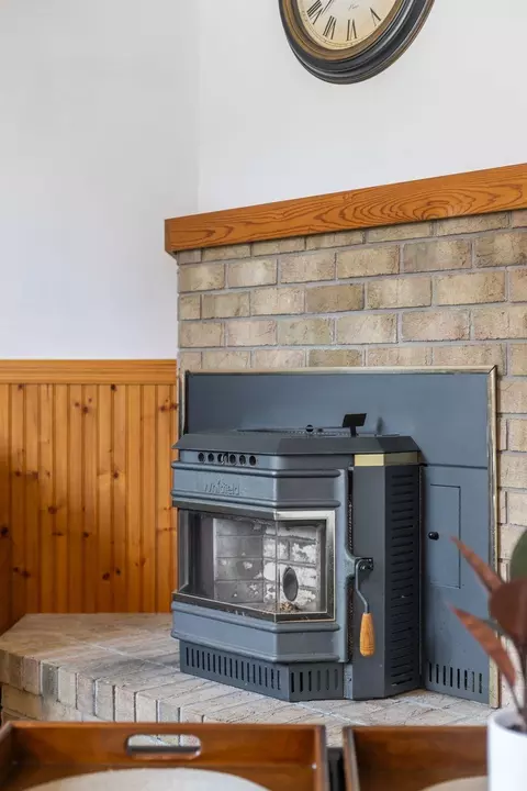 Living - 530 E Mitchell Ave, Appleton, WI 54915 photo 5 of 6