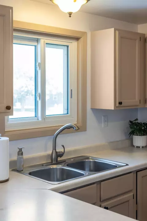 Kitchen - 530 E Mitchell Ave, Appleton, WI 54915 photo 5 of 6