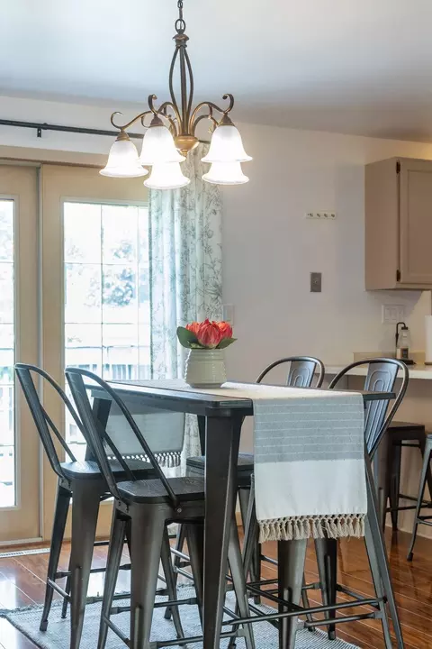 Dining - 530 E Mitchell Ave, Appleton, WI 54915 photo 2 of 5