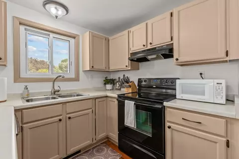 Kitchen - 530 E Mitchell Ave, Appleton, WI 54915 photo 4 of 6