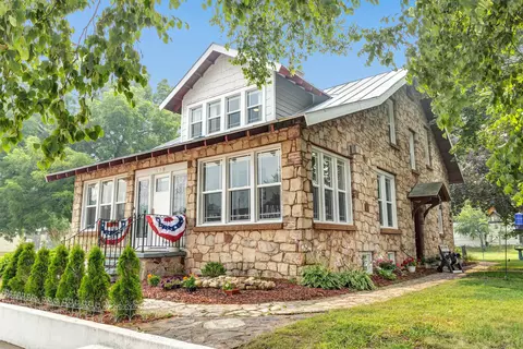109 E Wisconsin St, Weyauwega, WI 54983