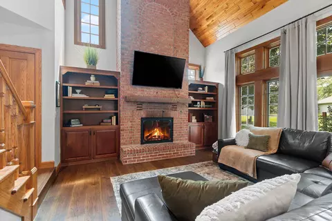 Living - 3901 N Millwood Dr, Appleton, WI 54913 photo 3 of 6