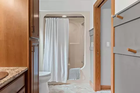 Bath - 3901 N Millwood Dr, Appleton, WI 54913 photo 8 of 10