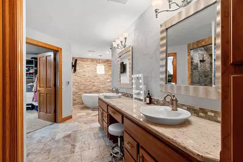 Bath - 3901 N Millwood Dr, Appleton, WI 54913 photo 1 of 10