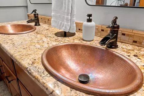 Bath - 3901 N Millwood Dr, Appleton, WI 54913 photo 7 of 10
