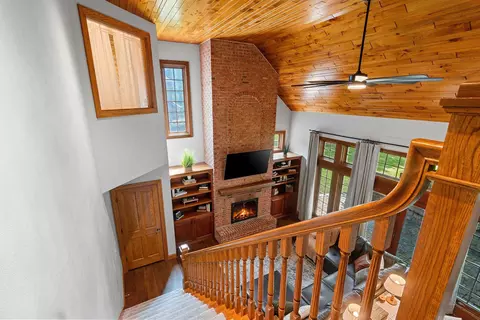 Entry Way - 3901 N Millwood Dr, Appleton, WI 54913 photo 8 of 9