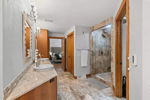 Bath - 3901 N Millwood Dr, Appleton, WI 54913 photo 4 of 10