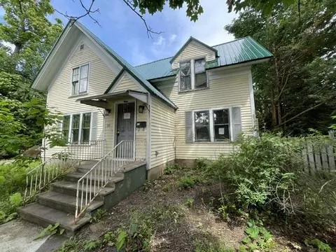 52 N Main St, Clintonville, WI 54929
