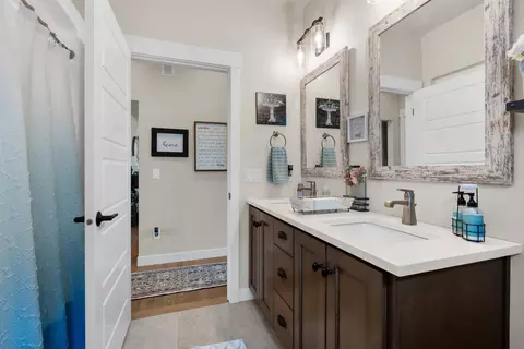 Bath - w5638 Hoelzel Way, Appleton, WI 54915 photo 6 of 6