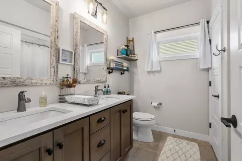Bath - w5638 Hoelzel Way, Appleton, WI 54915 photo 5 of 6