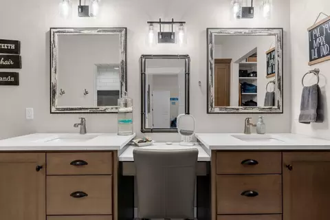 Bath - w5638 Hoelzel Way, Appleton, WI 54915 photo 1 of 6