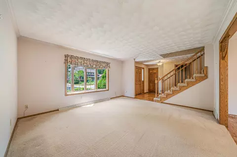Living - 3324 S White Birch Ln, Appleton, WI 54915 photo 1 of 10