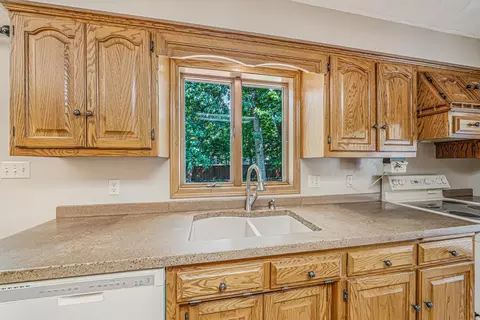 Kitchen - 3324 S White Birch Ln, Appleton, WI 54915 photo 3 of 6