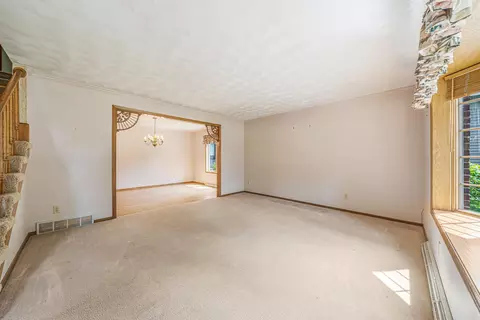 Living - 3324 S White Birch Ln, Appleton, WI 54915 photo 3 of 10
