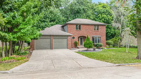 Exterior - 3324 S White Birch Ln, Appleton, WI 54915 photo 2 of 9