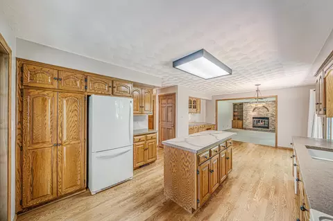 Kitchen - 3324 S White Birch Ln, Appleton, WI 54915 photo 5 of 6