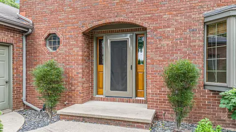 Entry Way - 3324 S White Birch Ln, Appleton, WI 54915 photo 1 of 3