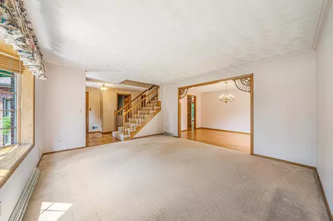 Living - 3324 S White Birch Ln, Appleton, WI 54915 photo 2 of 10