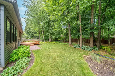 Exterior - 3324 S White Birch Ln, Appleton, WI 54915 photo 5 of 9