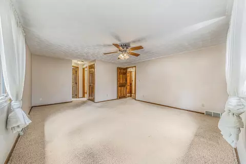 Living - 3324 S White Birch Ln, Appleton, WI 54915 photo 9 of 10
