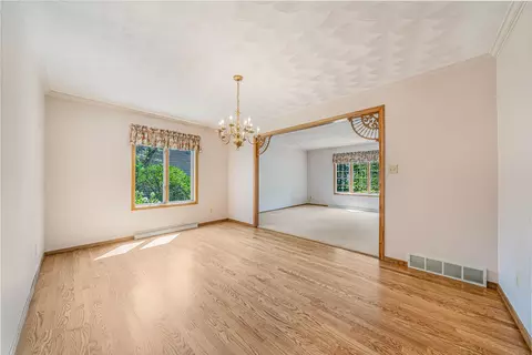 Living - 3324 S White Birch Ln, Appleton, WI 54915 photo 4 of 10