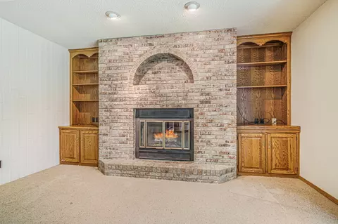 Living - 3324 S White Birch Ln, Appleton, WI 54915 photo 7 of 10