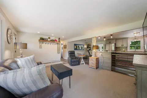 Living - w2221 County Road Uu, Appleton, WI 54913 photo 2 of 5