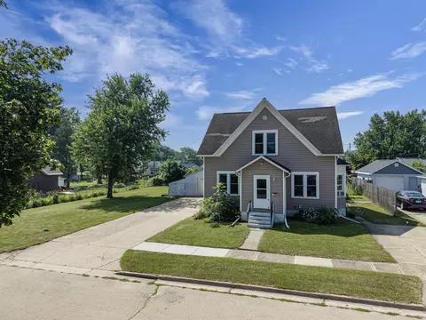 524 Bruce St, New London, WI 54961