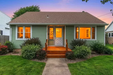 928 Jefferson St, Menasha, WI 54952