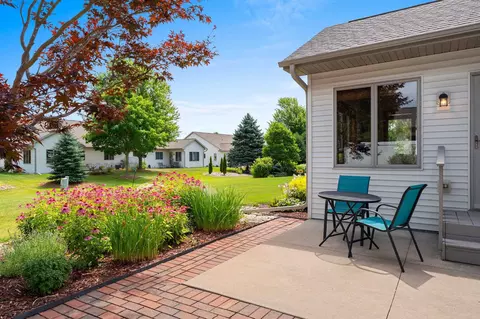 Exterior - 4732 N Providence Ave #301, Appleton, WI 54913 photo 2 of 13