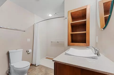 Bath - 4732 N Providence Ave #301, Appleton, WI 54913 photo 4 of 4