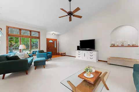 Living - 4732 N Providence Ave #301, Appleton, WI 54913 photo 4 of 5