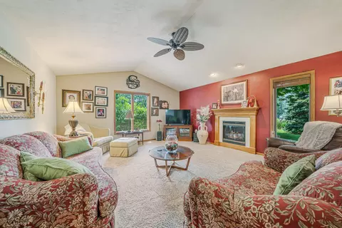 Living - n9539 Chadbury Lane, Appleton, WI 54915 photo 2 of 3