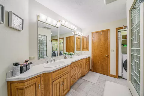 Bath - 1627 N Eugene St, Appleton, WI 54914 photo 3 of 4