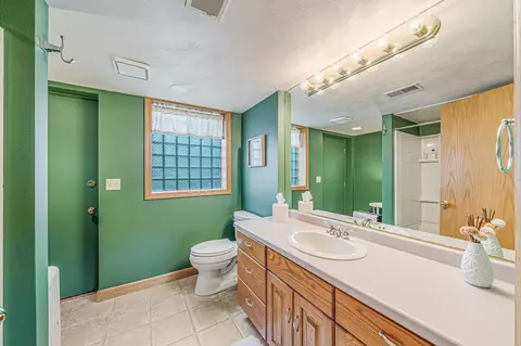 Bath - 1627 N Eugene St, Appleton, WI 54914 photo 4 of 4
