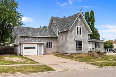 503 S Shawano St, New London, WI 54961