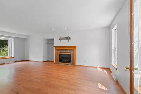 Living - 547 Clay St, Wrightstown, WI 54180 photo 5 of 10