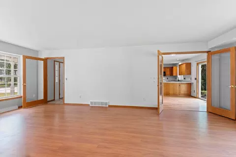 Living - 547 Clay St, Wrightstown, WI 54180 photo 3 of 10